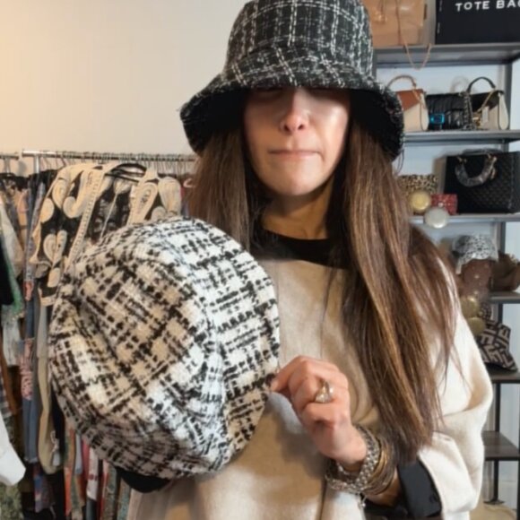 ShopEvelynne Tweed Bucket Hat - Picture 1 of 1